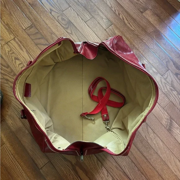 Luxurious Red Leather Travel Bag - Picture 5 of 14